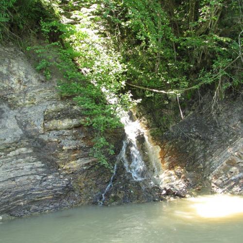 Фото Любіжнянський Гук малий, невеличкий водоспад (2,5–3 м)