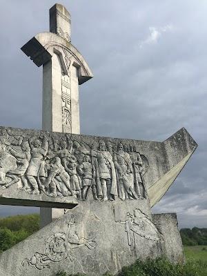 Фото Пам'ятник-символ "Меч і Рало"