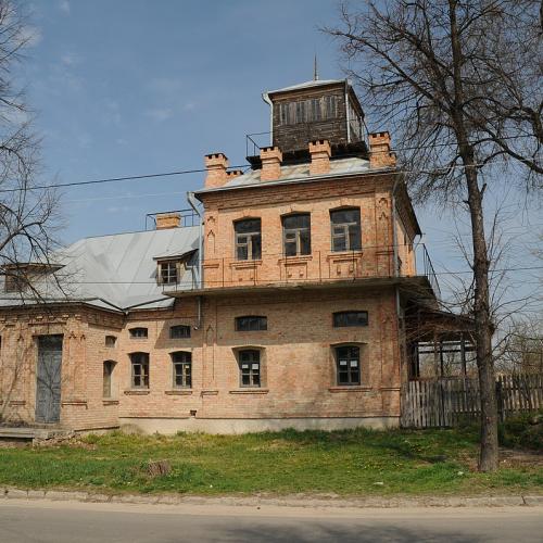Фото Будинок, у якому жив вчений-філолог А. Ю. Кримський