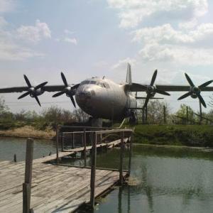 Фото Ан-12 (пам'ятник, Військово-транспортний літак)