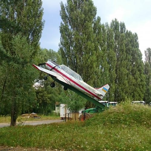 Фото Як-52 (пам'ятник, Спортивно-тренувальний літак)