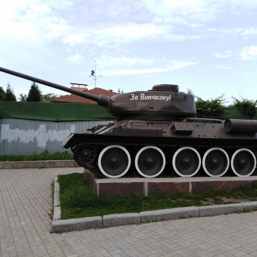 Фото Т-34-85 (частина меморіалу, Танк)
