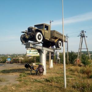 Фото Автомобіль ЗІС-5 на постаменті