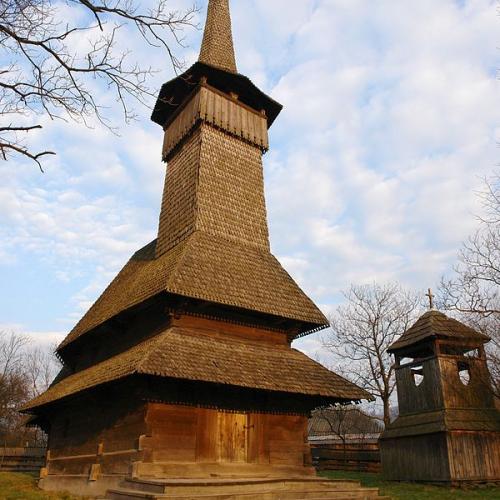 Фото Успіння Богородиці та дзвіниця.