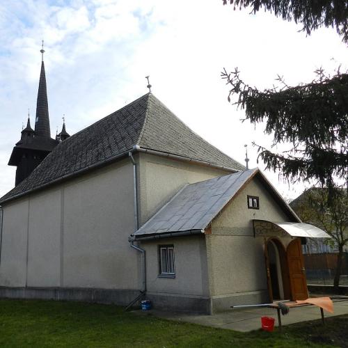 Фото Реформатська церква з дерев'яною дзвіницею.