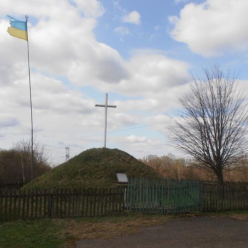 Фото Символічна могила борцям за волю України