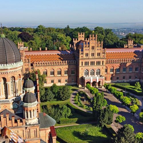 Фото Резиденція митрополитів Буковини і Далмації