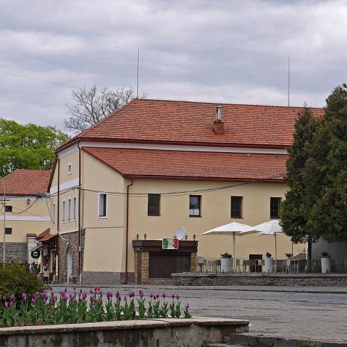 Фото Шпихлір і винний погріб "Совине Гніздо"