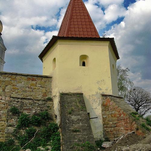 Фото Мури з 3 наріжними баштами, 1635р