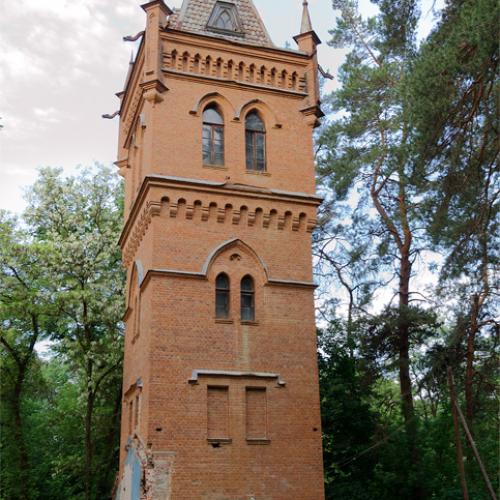 Фото Водонапірна вежа в готичному стилі