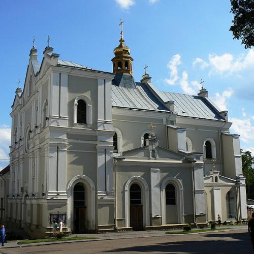 Фото Катедра́льний храм Пресвято́ї Трі́йці