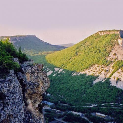 Фото Тепе-Кермен (Замок на вершині) — невелике печерне місто