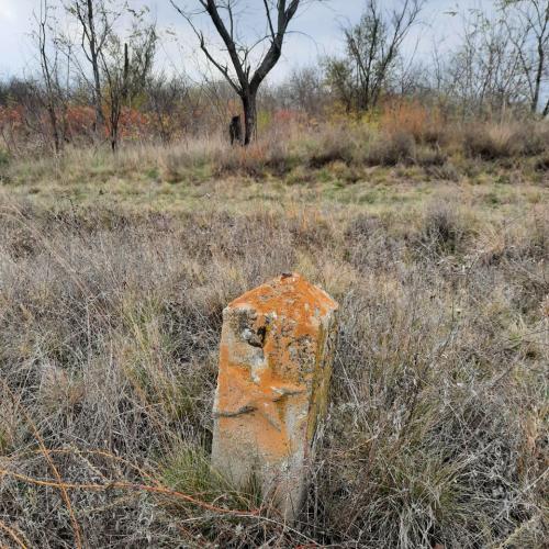 Фото Бетонний стовп із зіркою