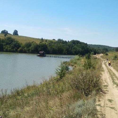 Фото Будиночок на мальовничому озері