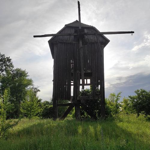 Фото Дерев'яна вітряк