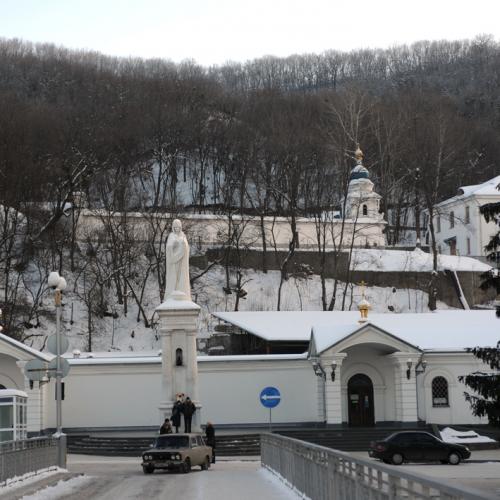 Фото Скульптура Пресвятої Богородиці