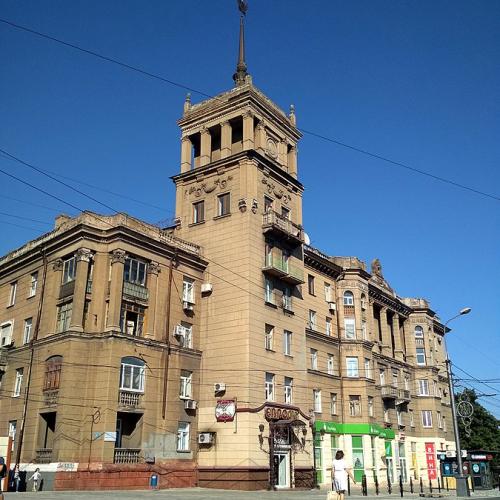 Фото Житловий "східний" будинок зі шпилями 1958