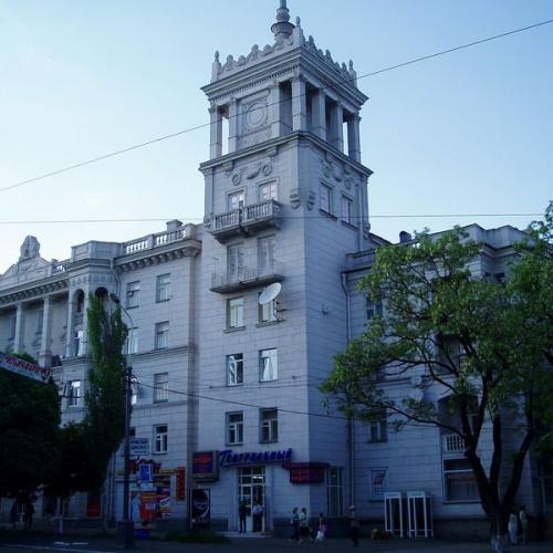 Фото Житловий "західний " будинок зі шпилями 1958