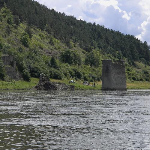 Фото Зруйнований австрійський залізничний міст