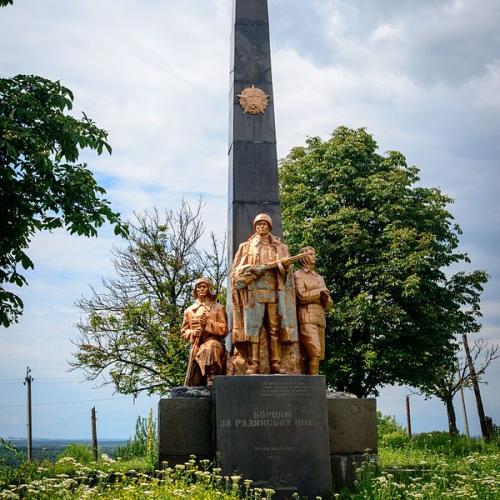 Фото Памятник партизанам и воинам-землякам