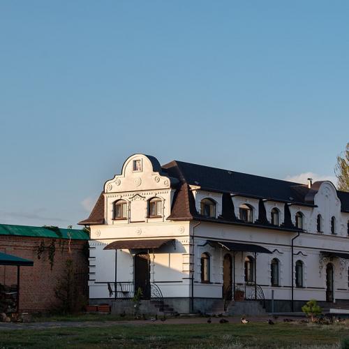 Фото Будівля трапезної для паломників