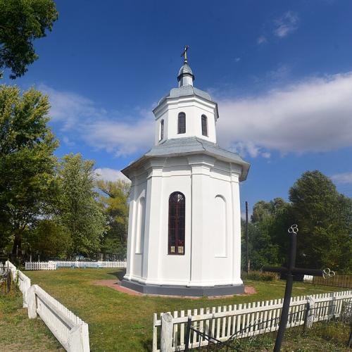 Фото Церква на кладовищі
