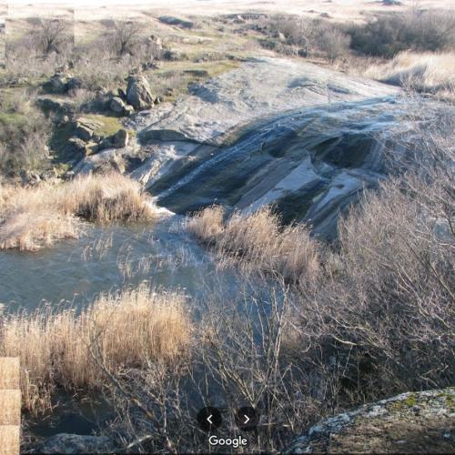 Фото Каньйон та поріг у вигляді водоскату в балці