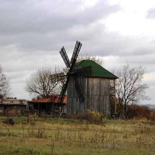 Фото Вітряк дерев'яний