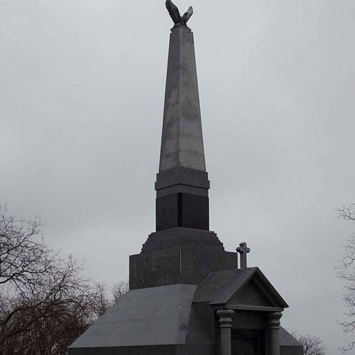 Фото Монумент "Орел" на військовому цвинтарі