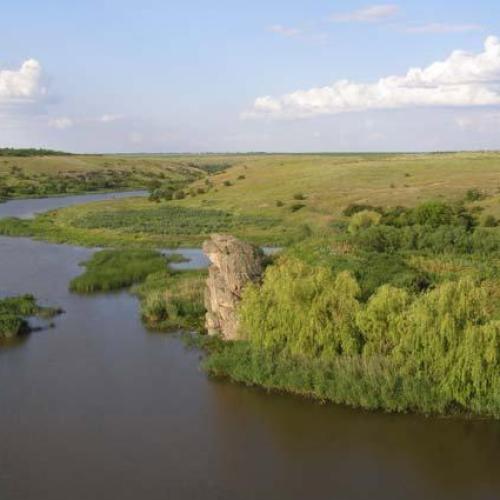 Фото Скеля «Стовп», або Скеля кам'яних богатирів на р. Інгул