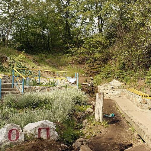 Фото Джерело на правому березі річки Вовча