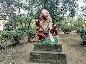 Фото Памятник Медведи с Медвежатами