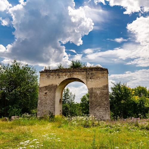 Фото Тріумфальна арка до парку